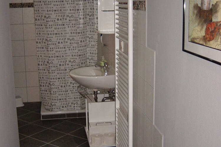 - image: 16