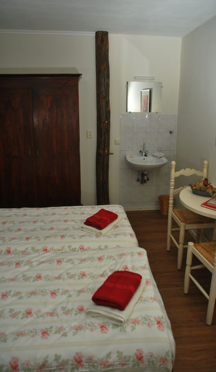 - image: 11