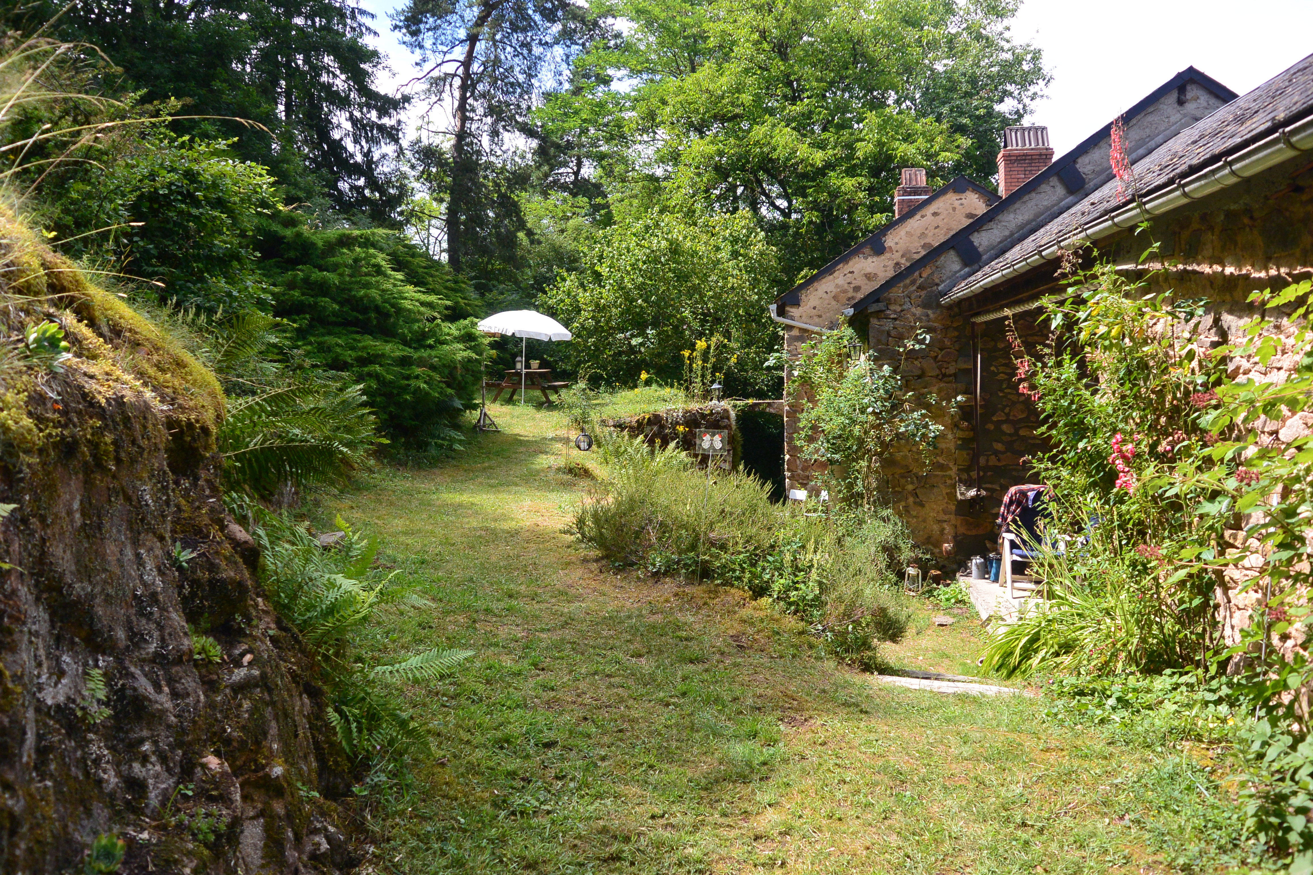 Maison nature à Montreuillon