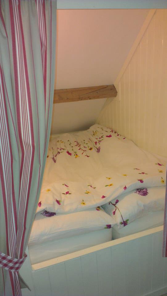 - image: 16