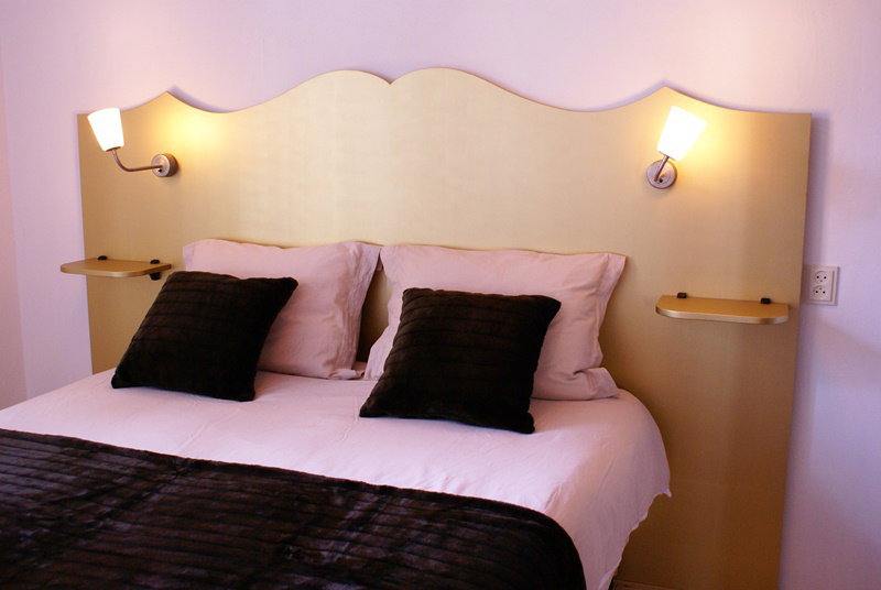 - image: 12
