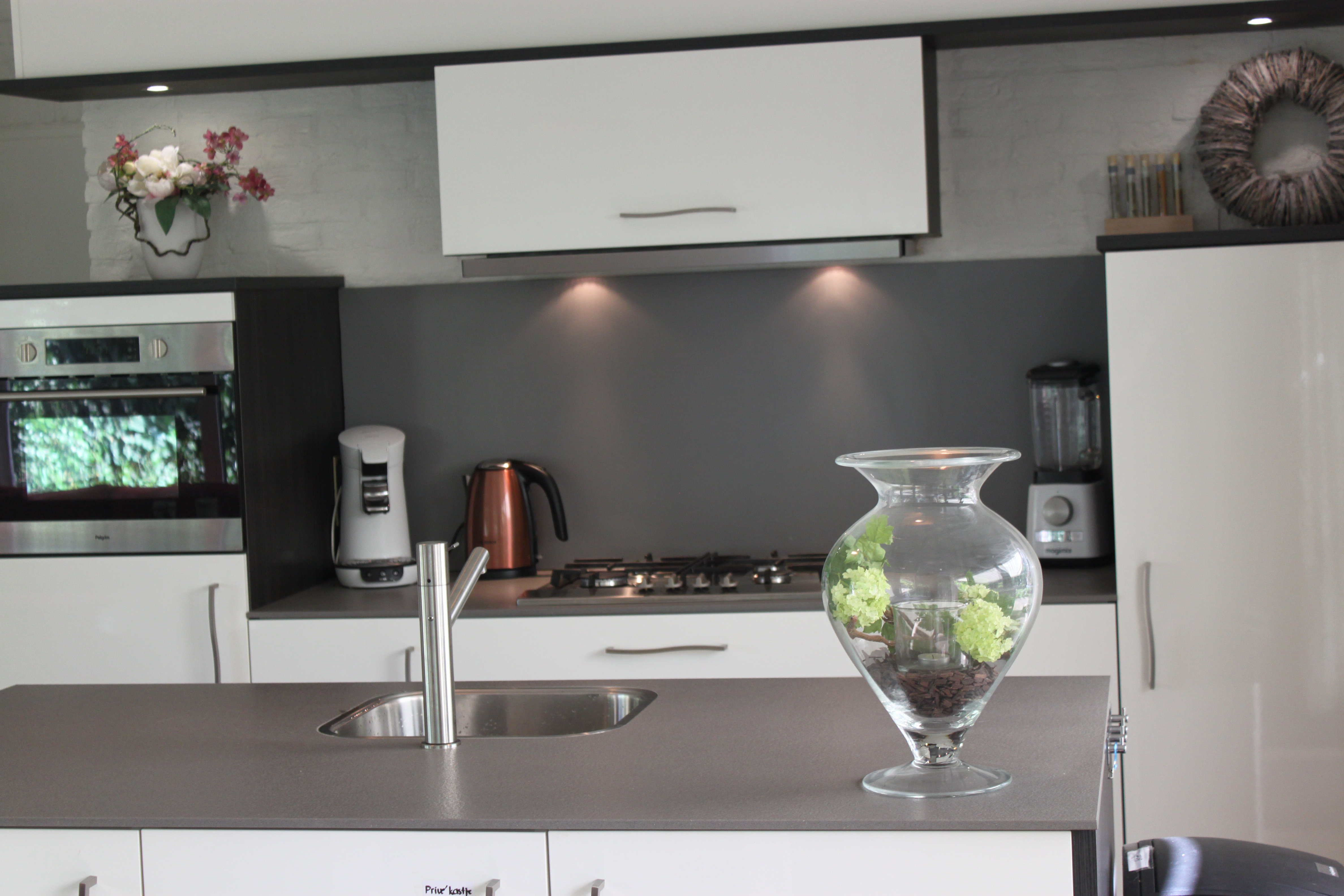 - image: 11