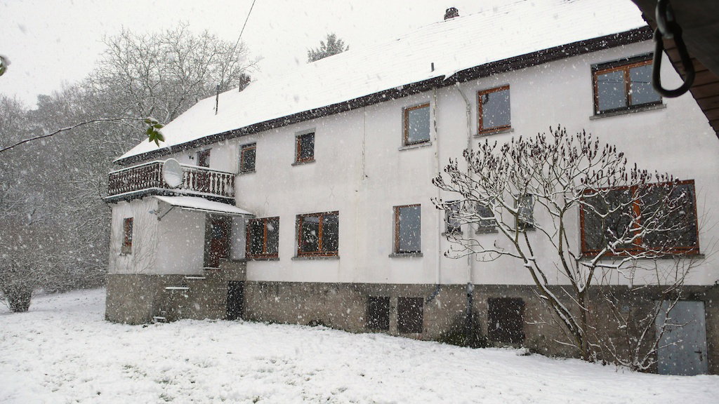 - image: 28