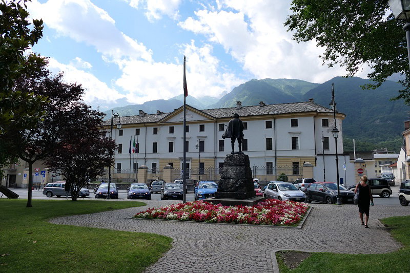 - image: 25