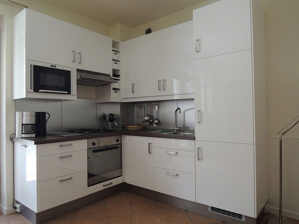 - image: 12