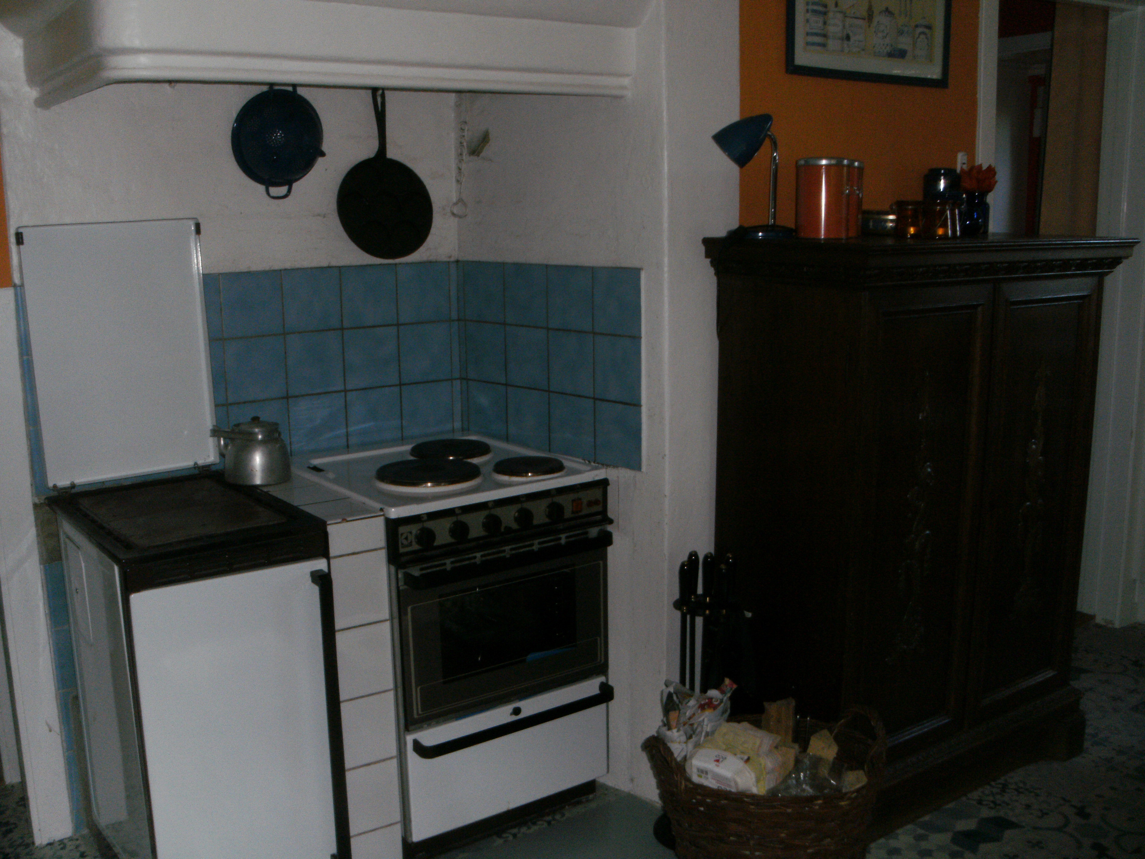 - image: 12
