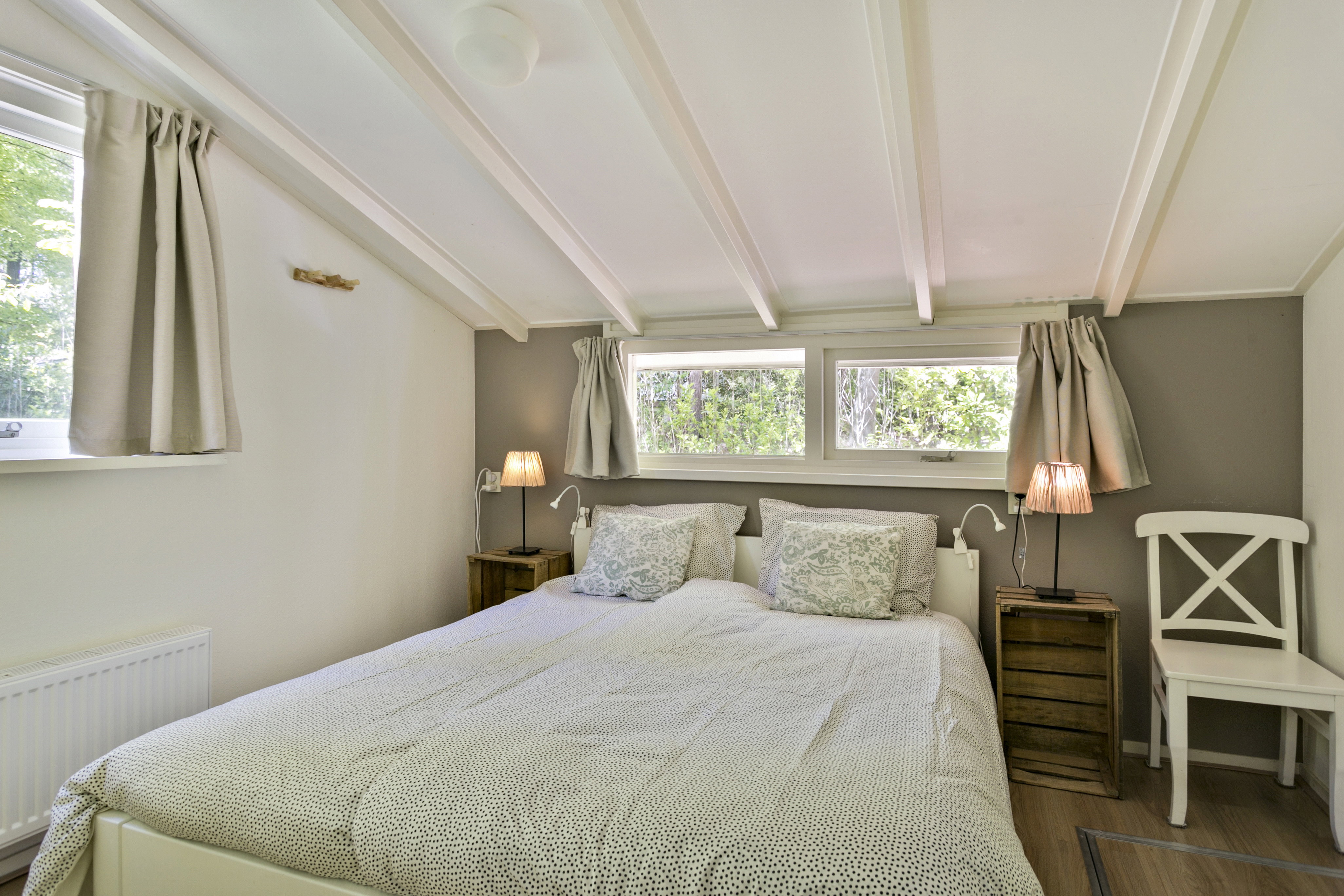 - image: 16