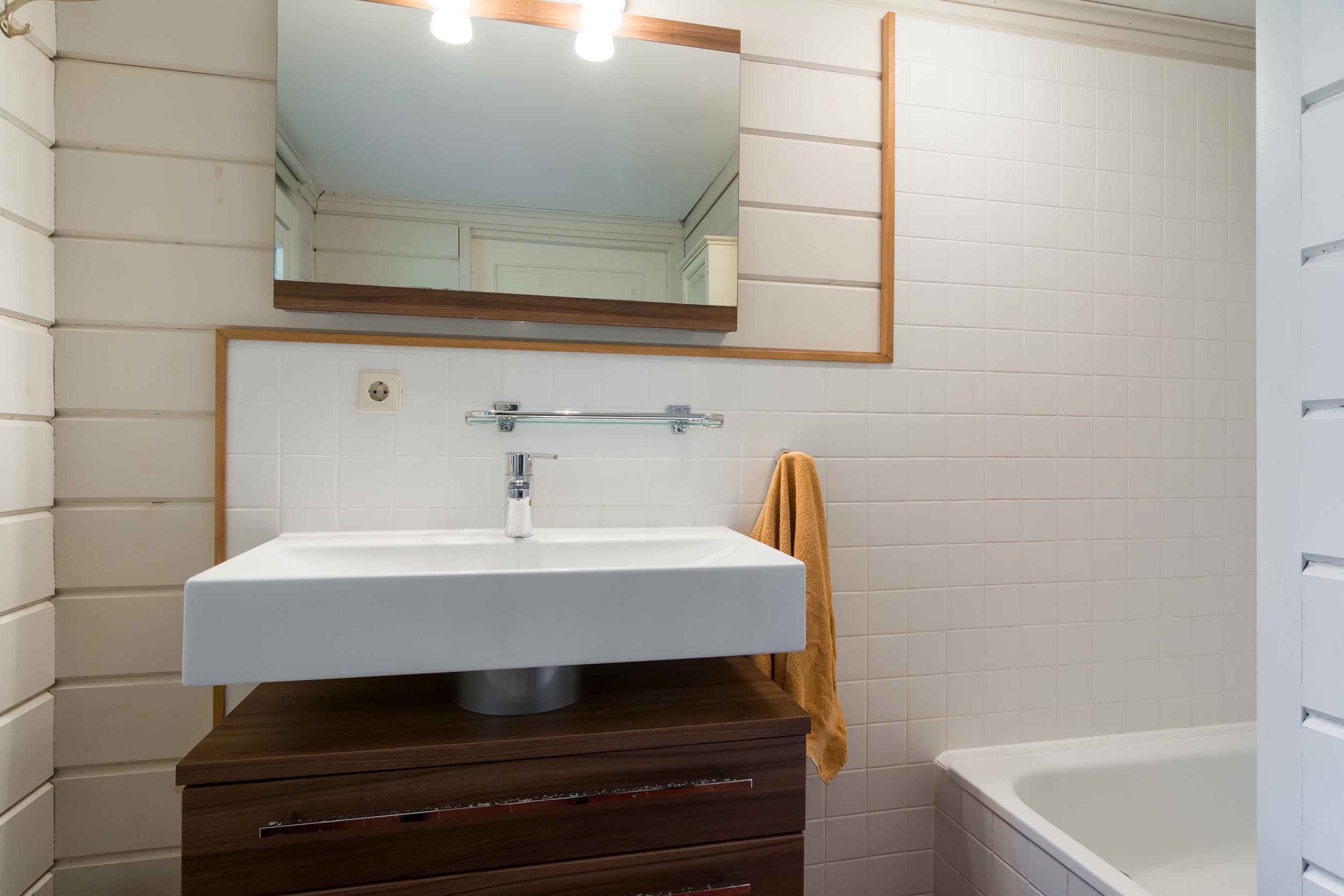 - image: 16