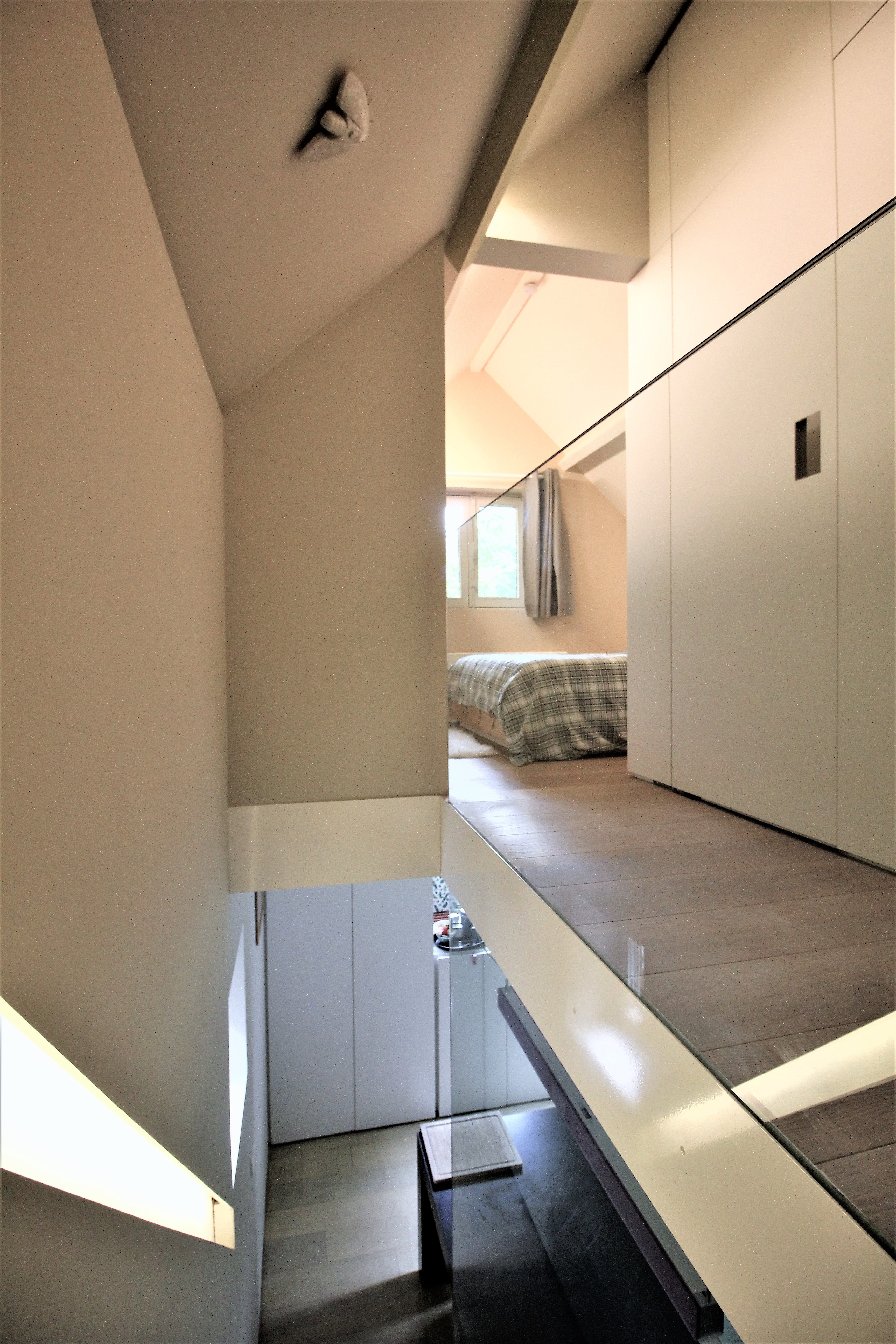 - image: 12
