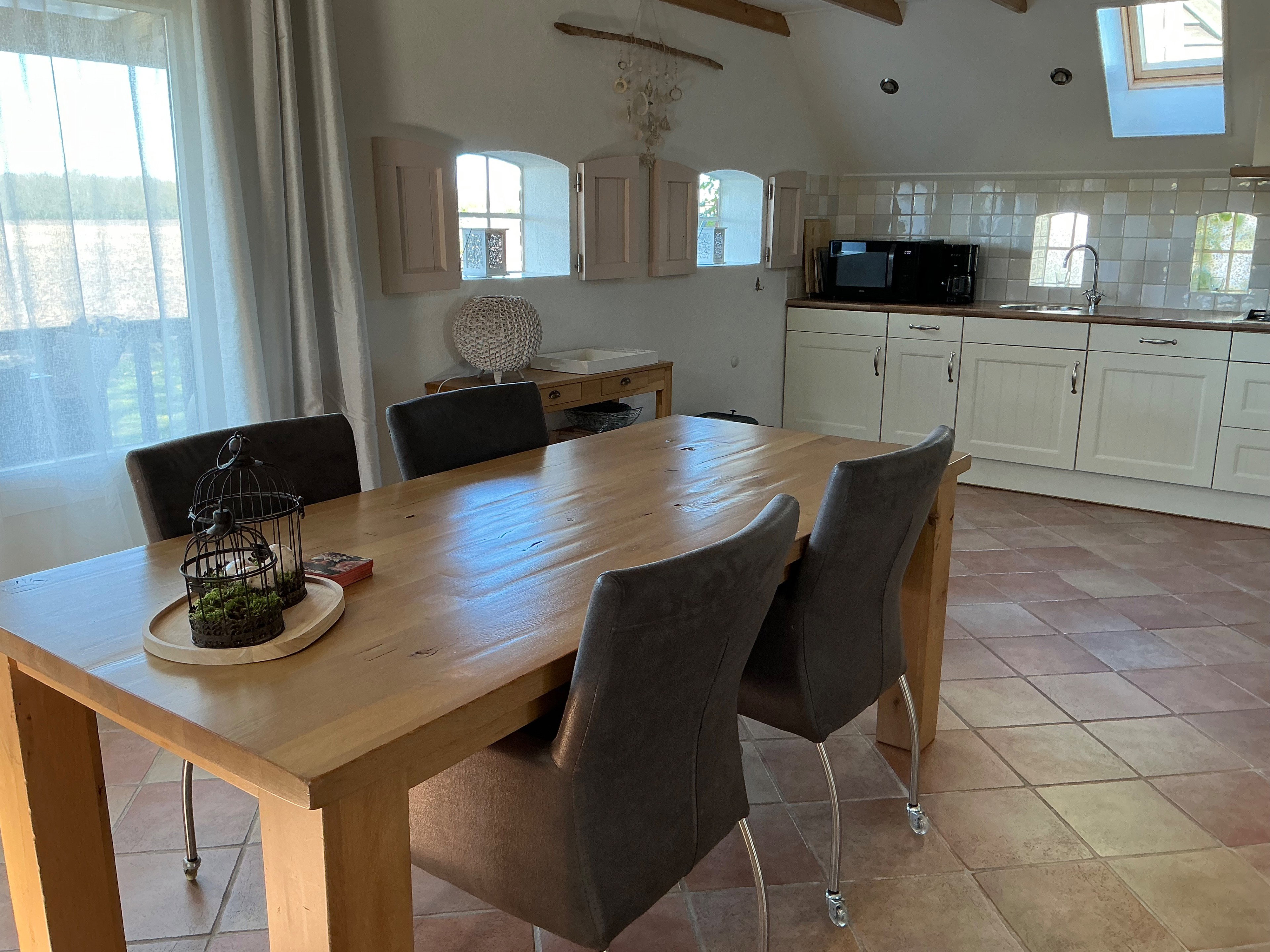 - image: 12
