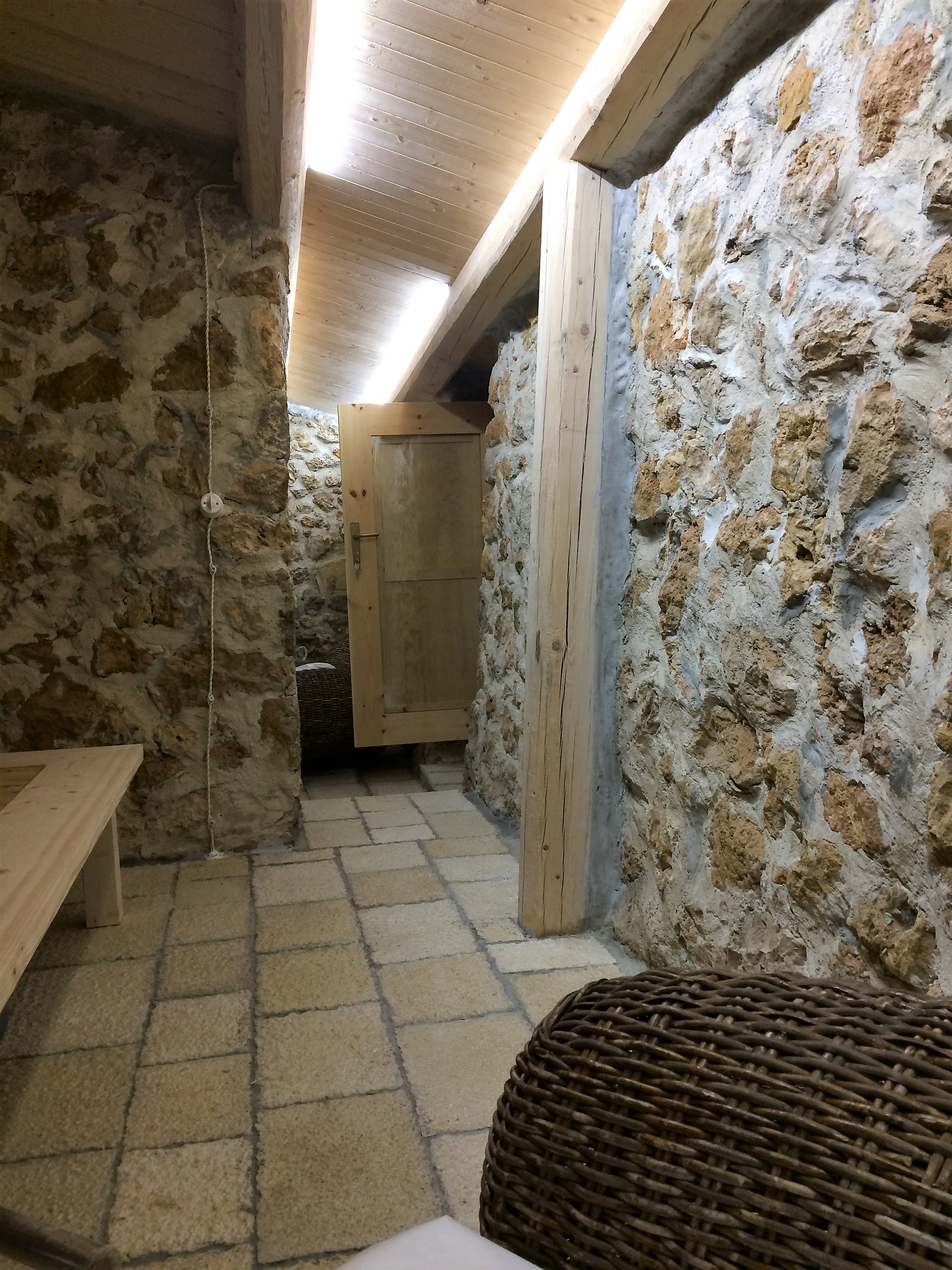 - image: 16