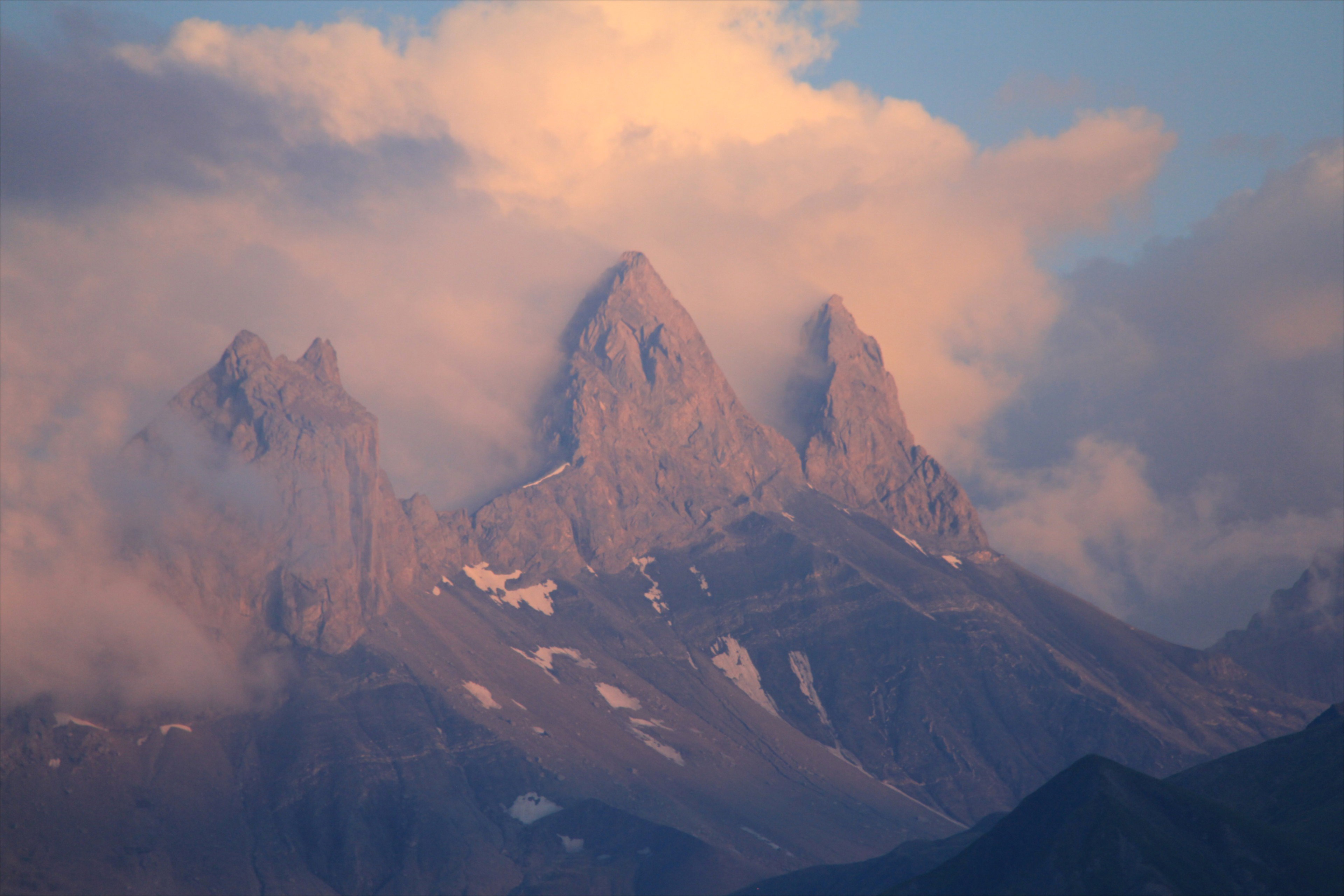 - image: 12