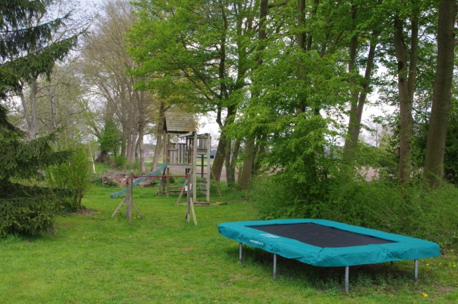 - image: 28
