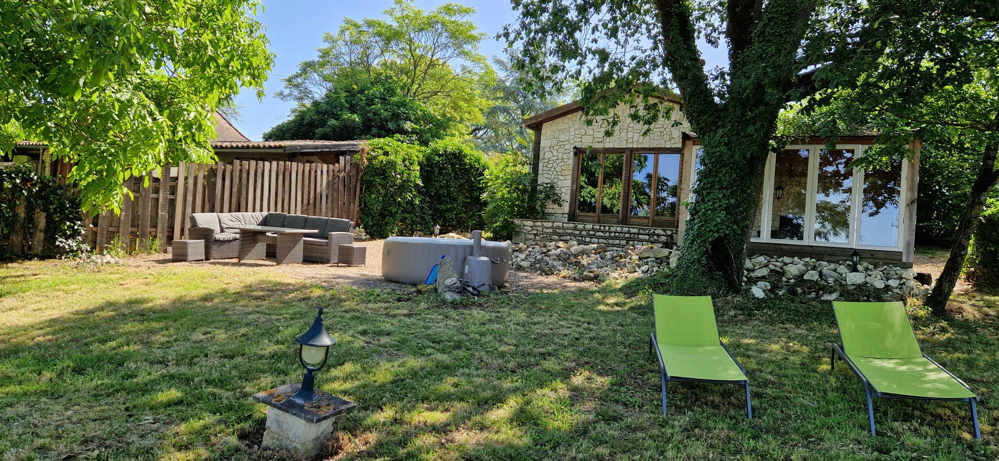 Casa nella natura a Douzains