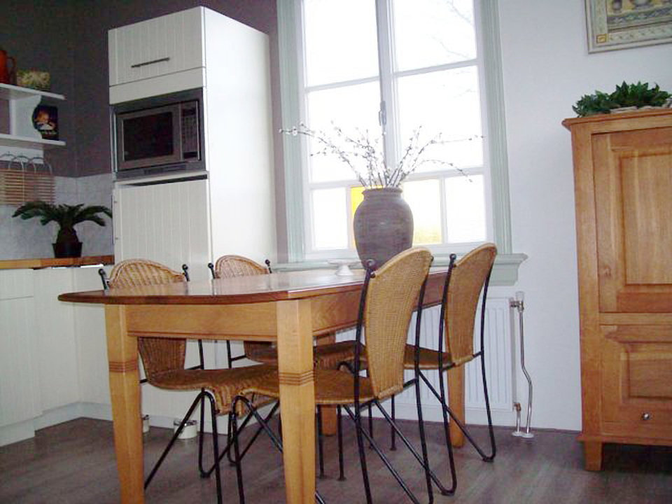 - image: 12