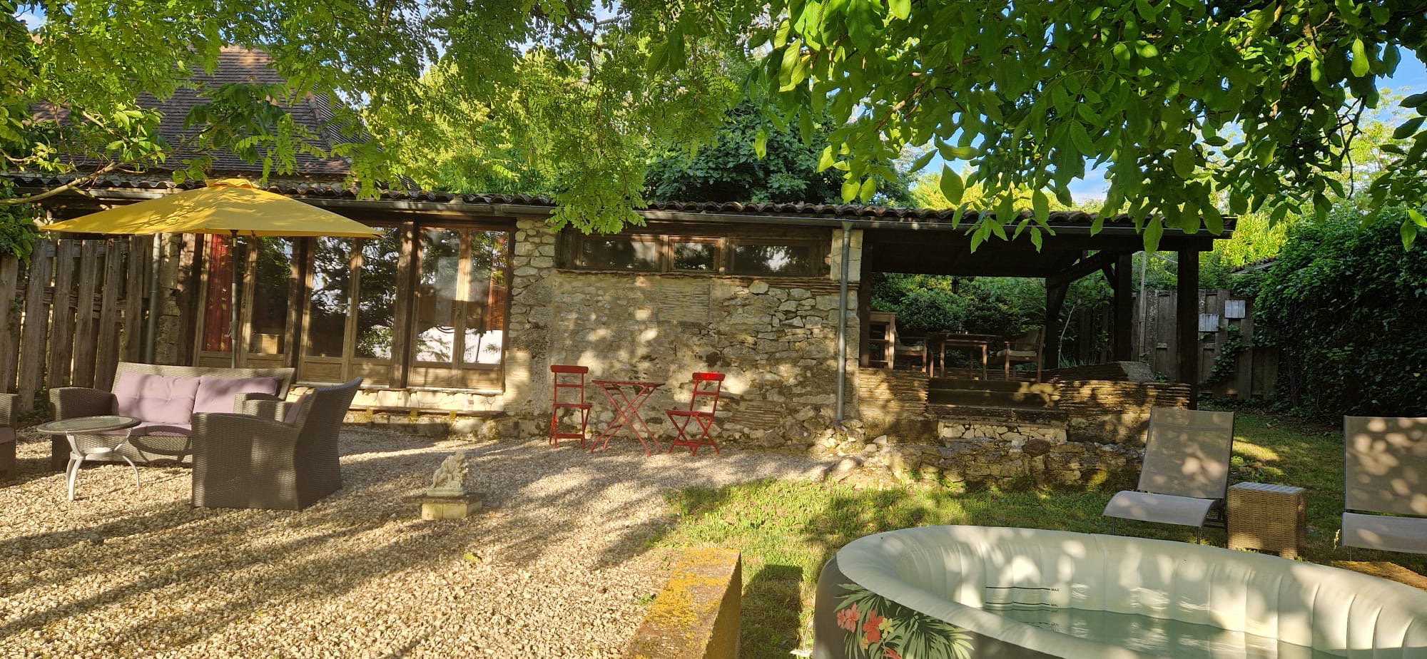Casa nella natura a Douzains