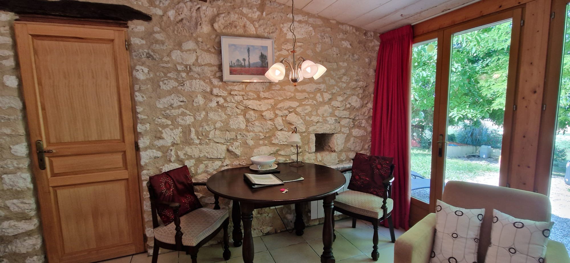 Casa nella natura a Douzains