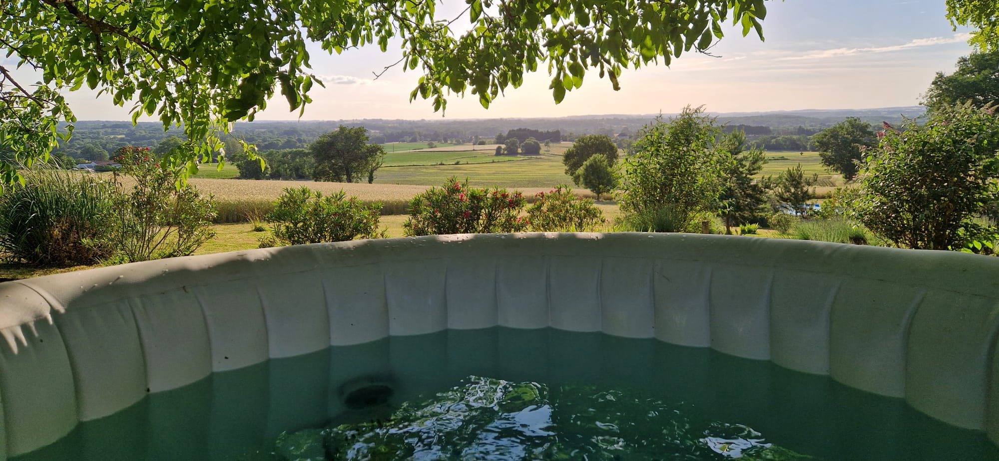 Casa nella natura a Douzains