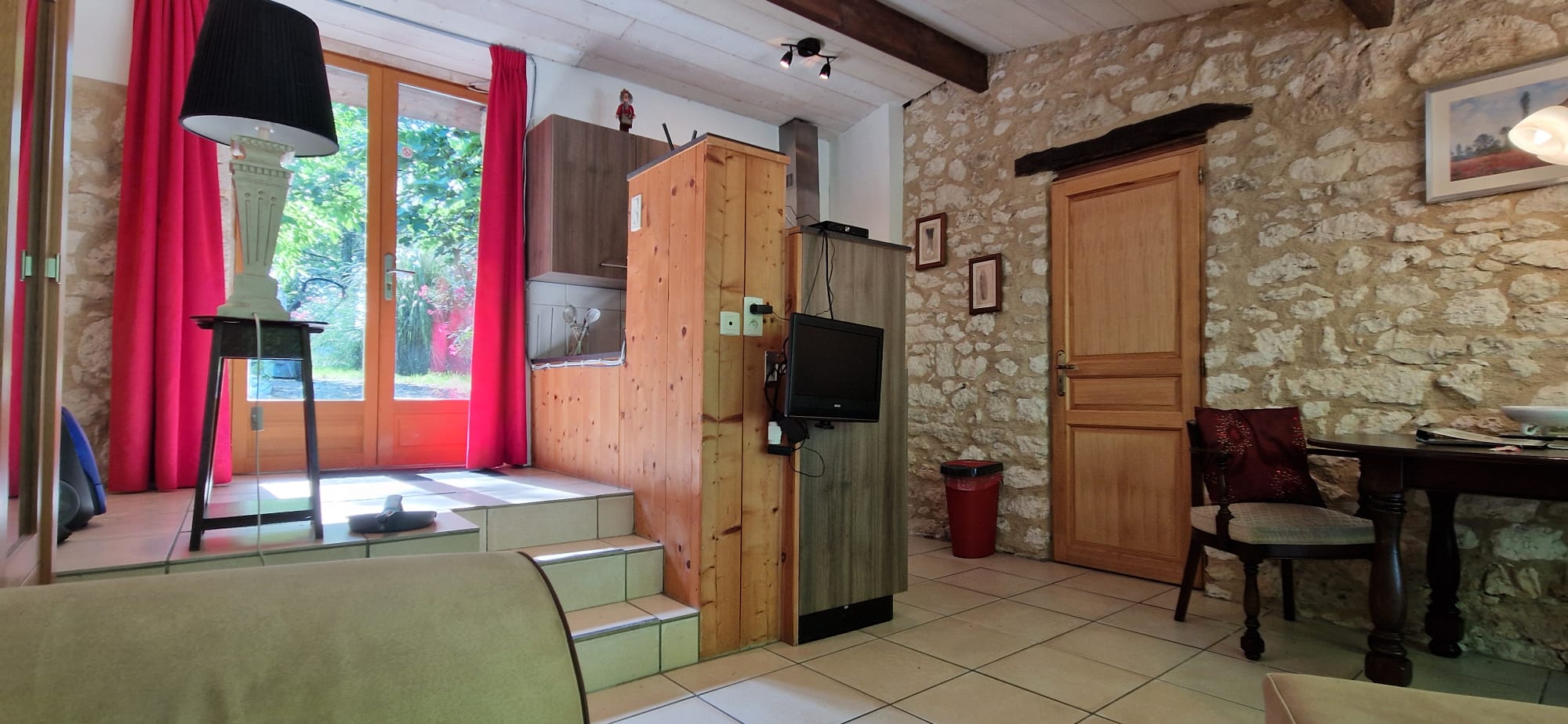 Casa nella natura a Douzains