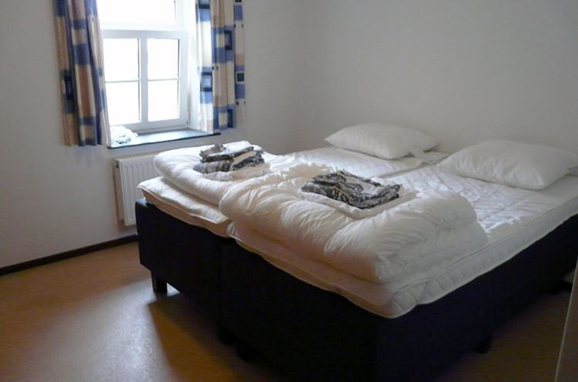 - image: 12