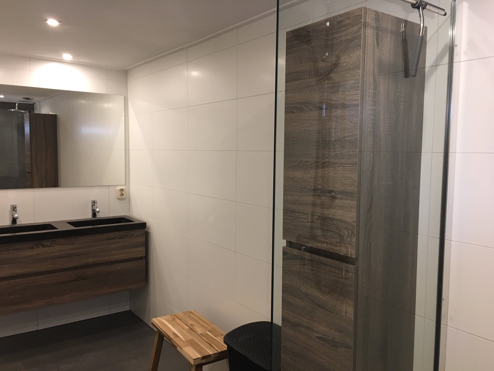- image: 44