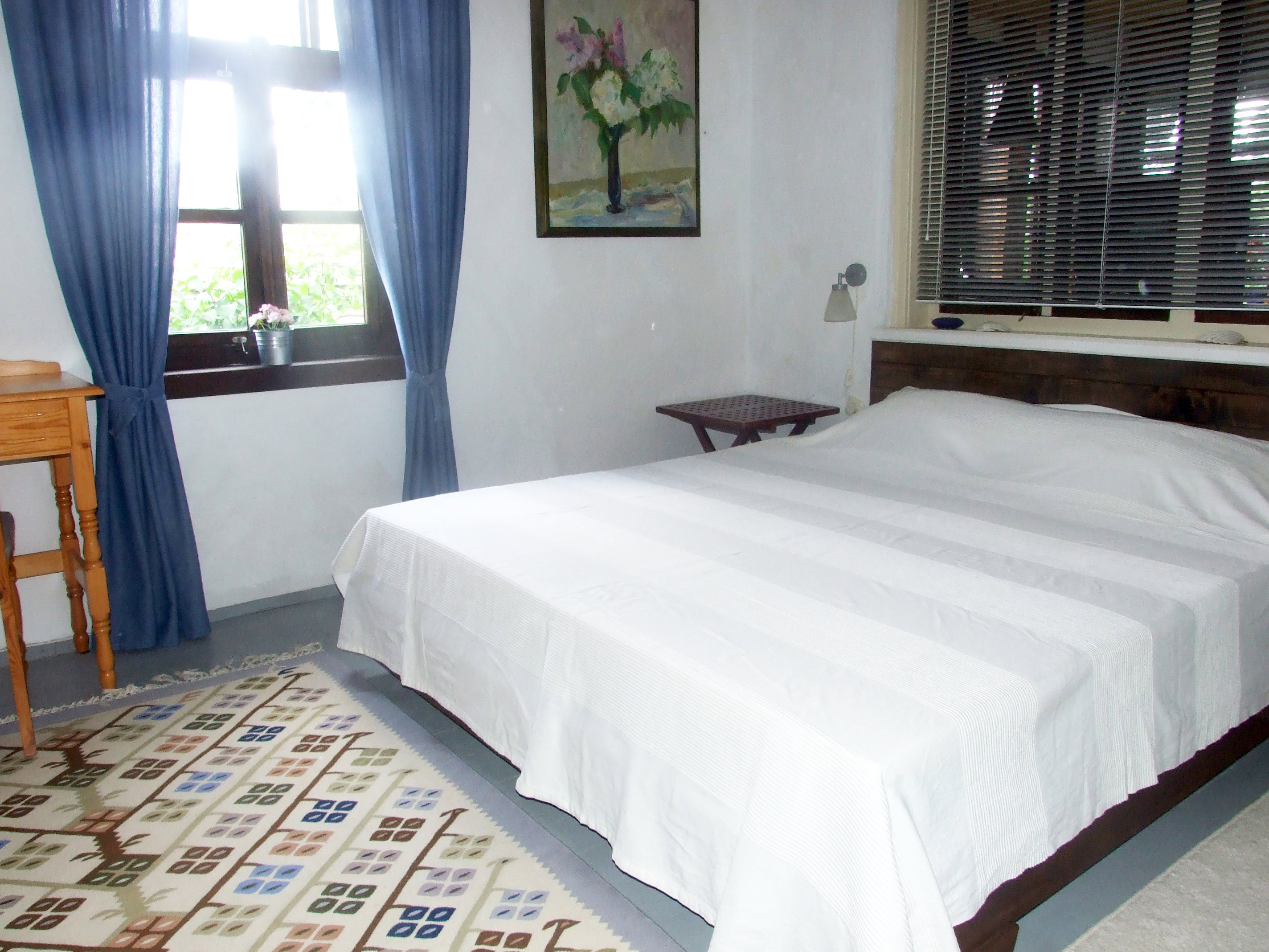 - image: 16