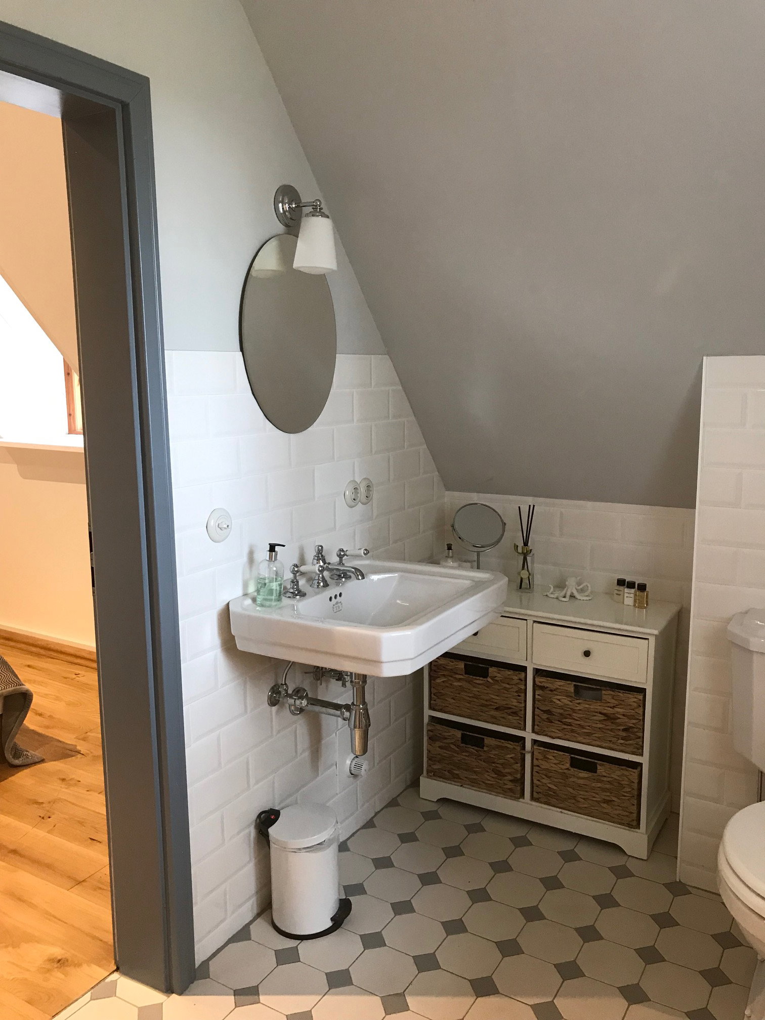 - image: 17
