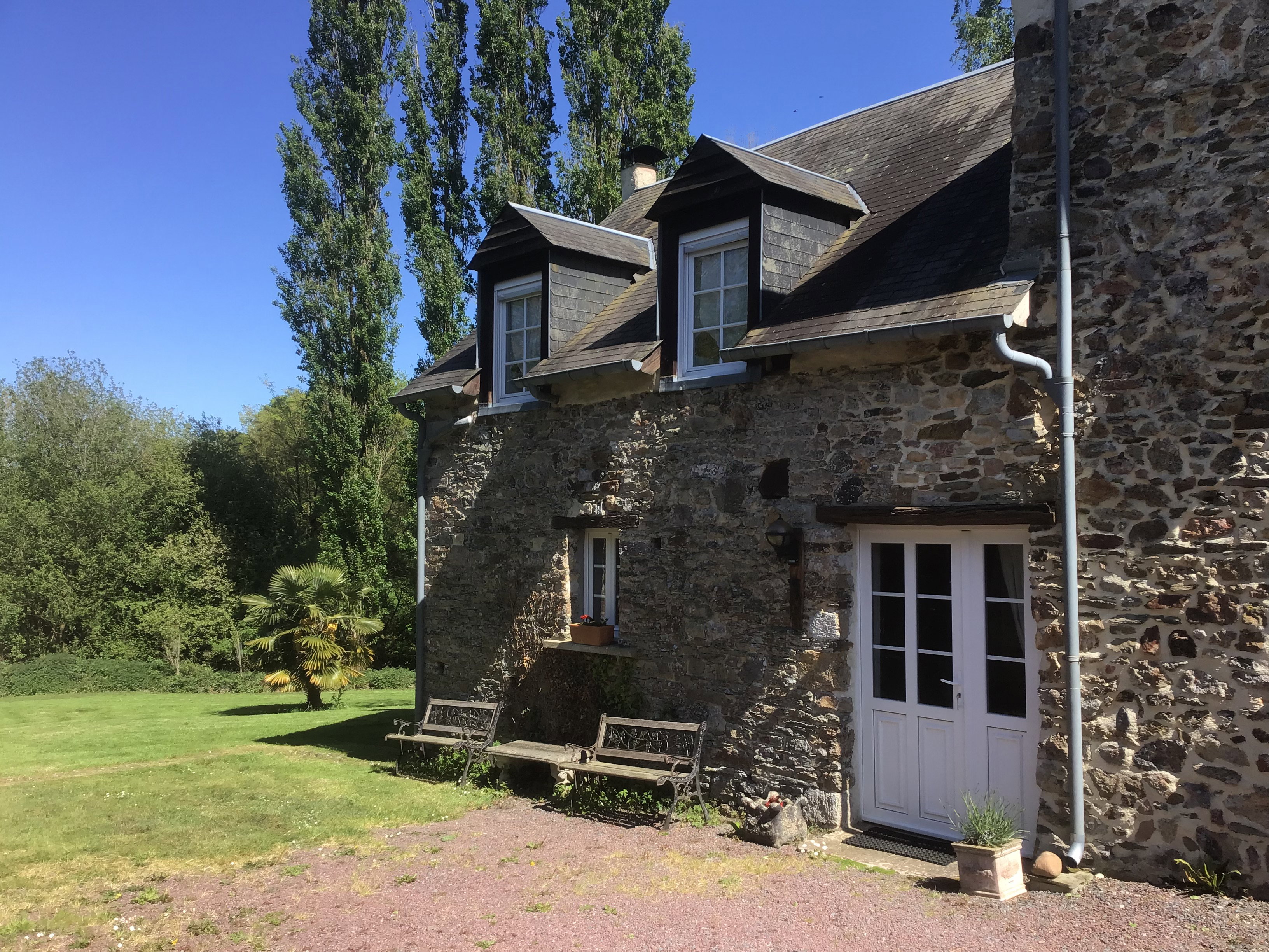 Casa nella natura a Pont Hebert