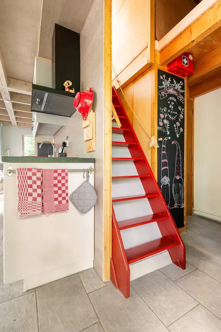- image: 16