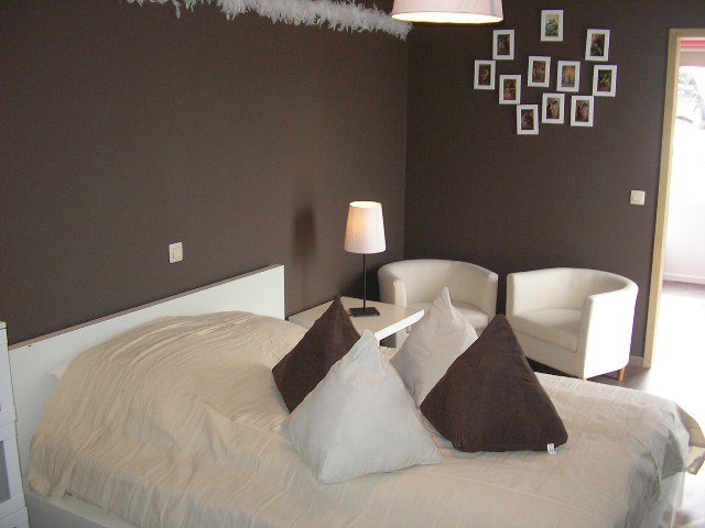 - image: 11