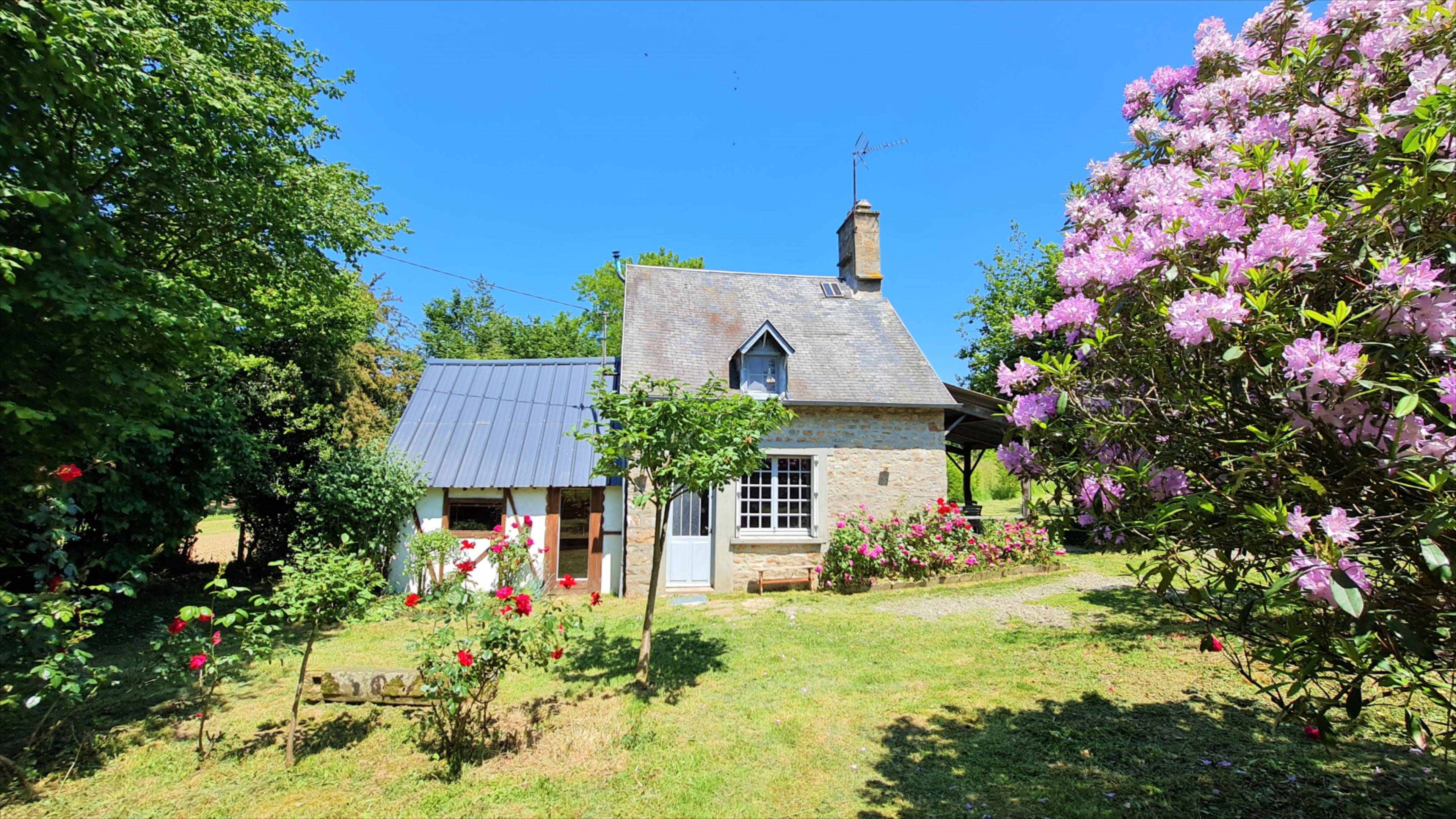Nature house in Le Mesnil-Gilbert