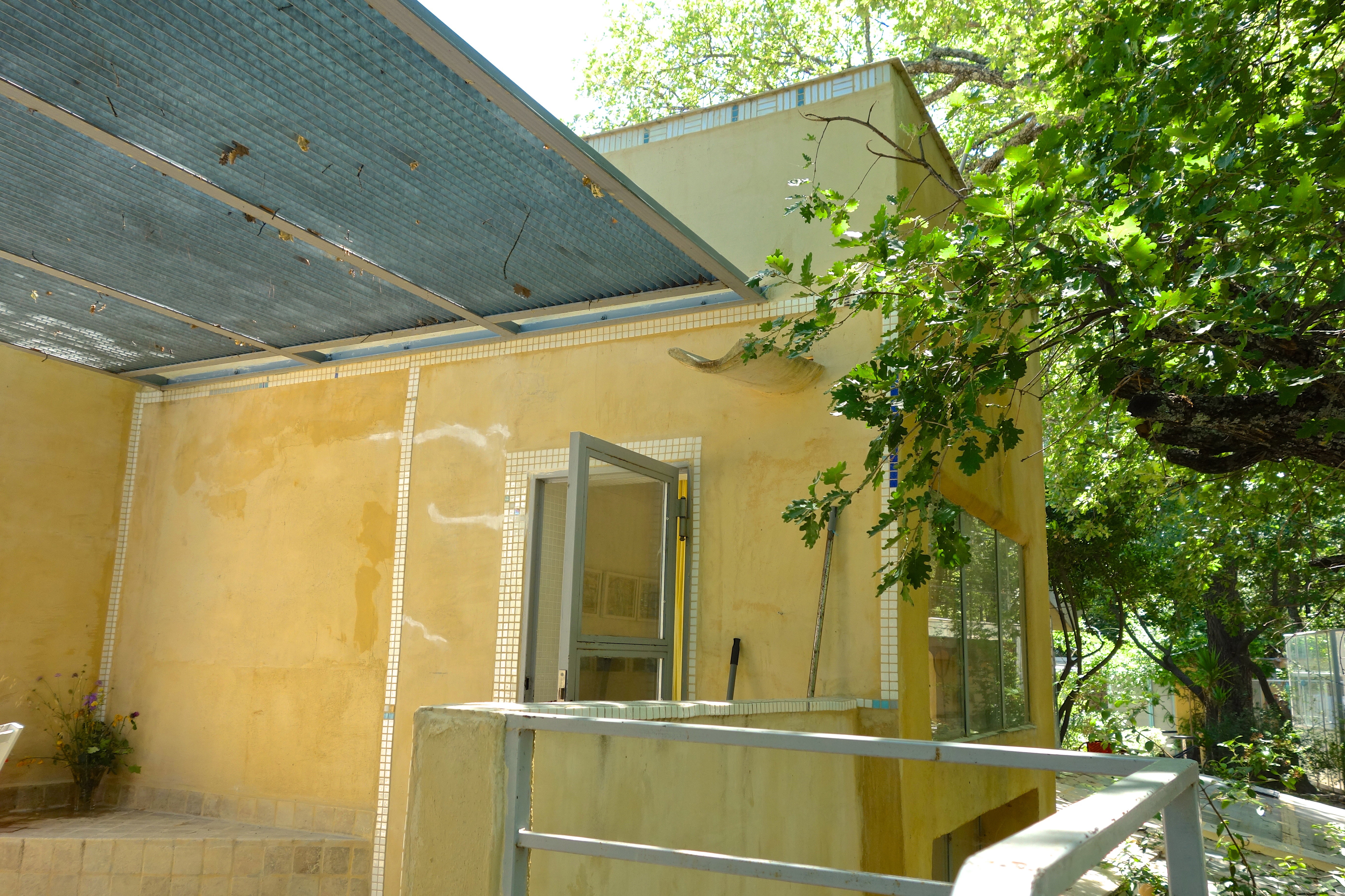 - image: 16