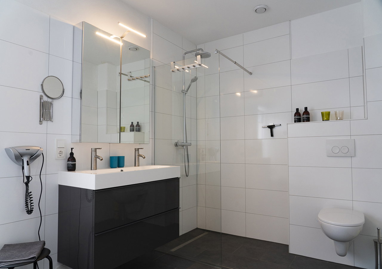 - image: 20