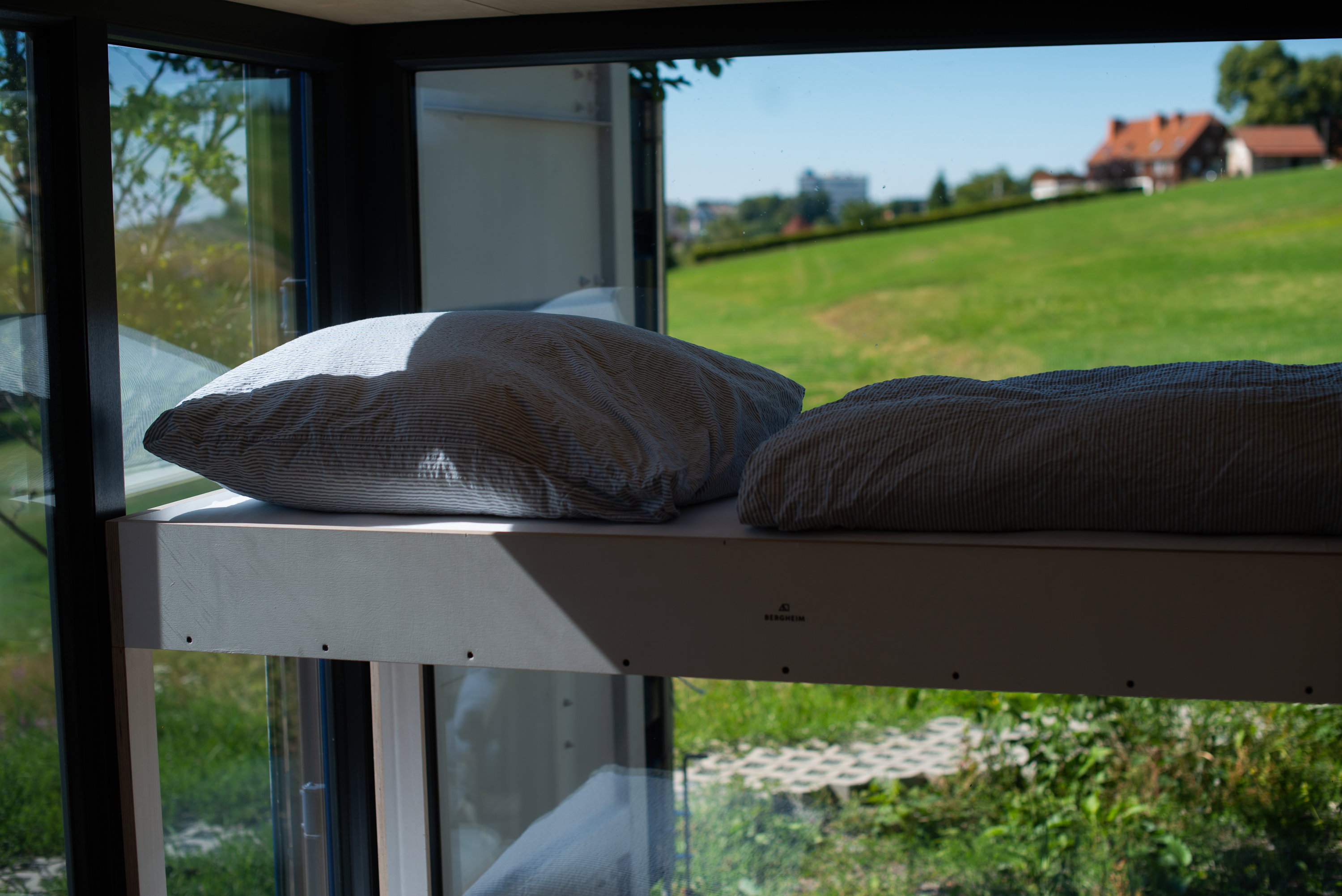 - image: 11