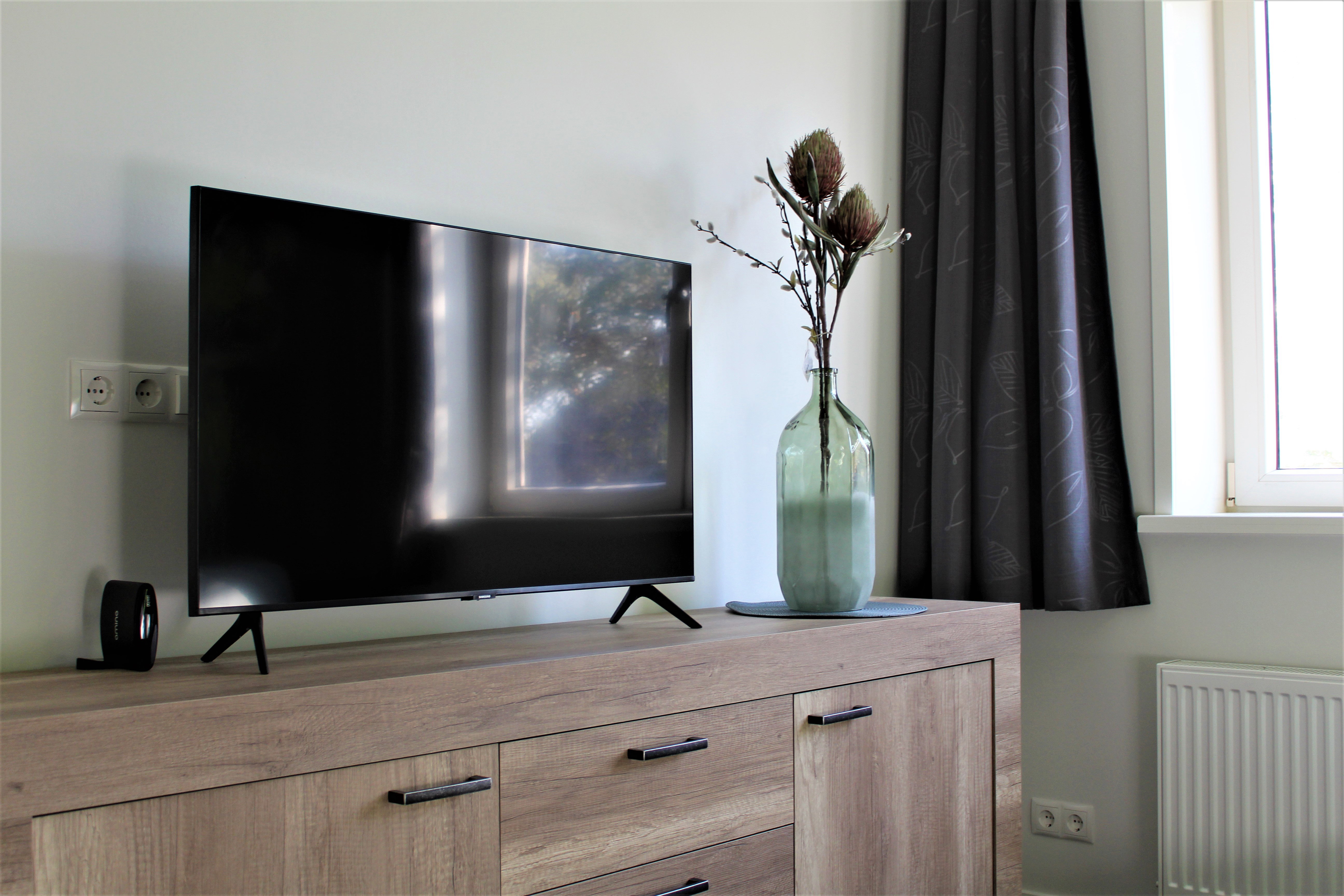 - image: 12