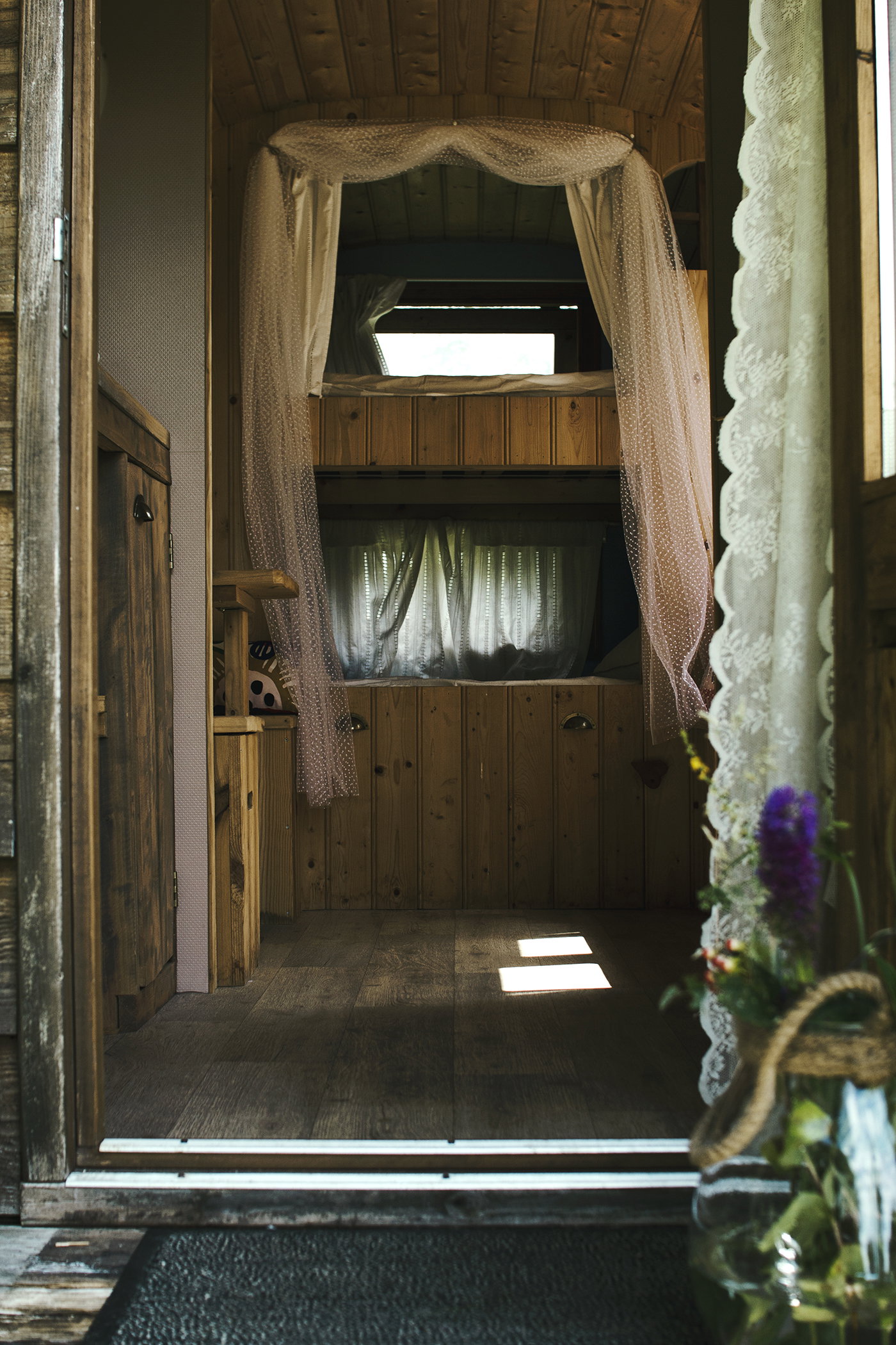 - image: 12