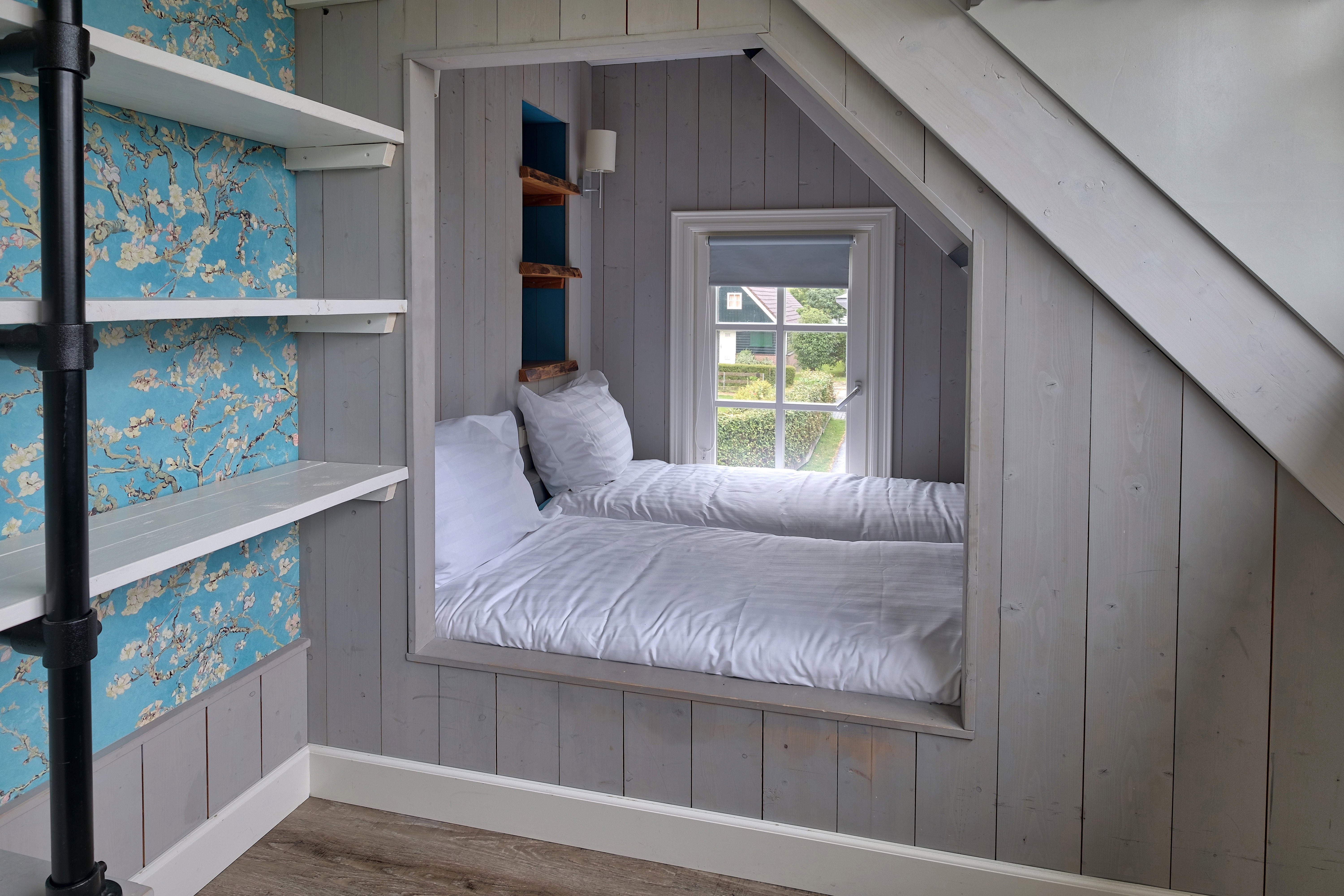 - image: 12