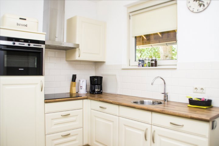 - image: 12