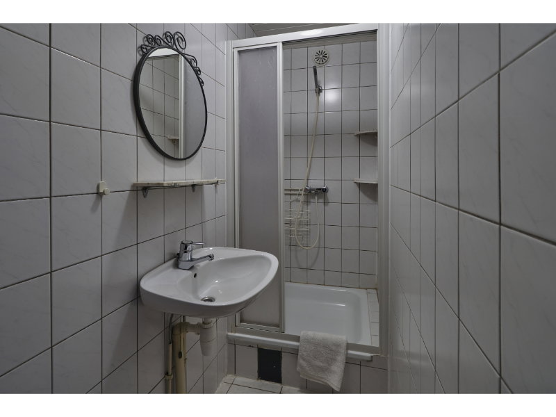 - image: 12