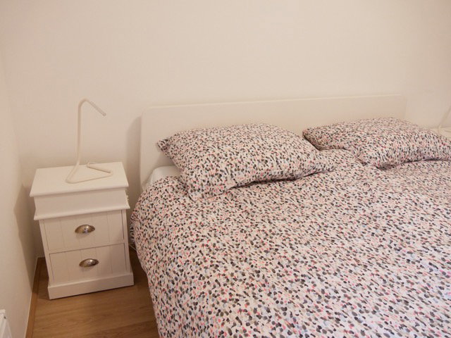 - image: 11