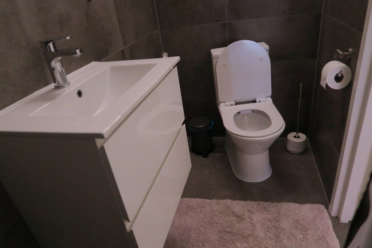 - image: 12