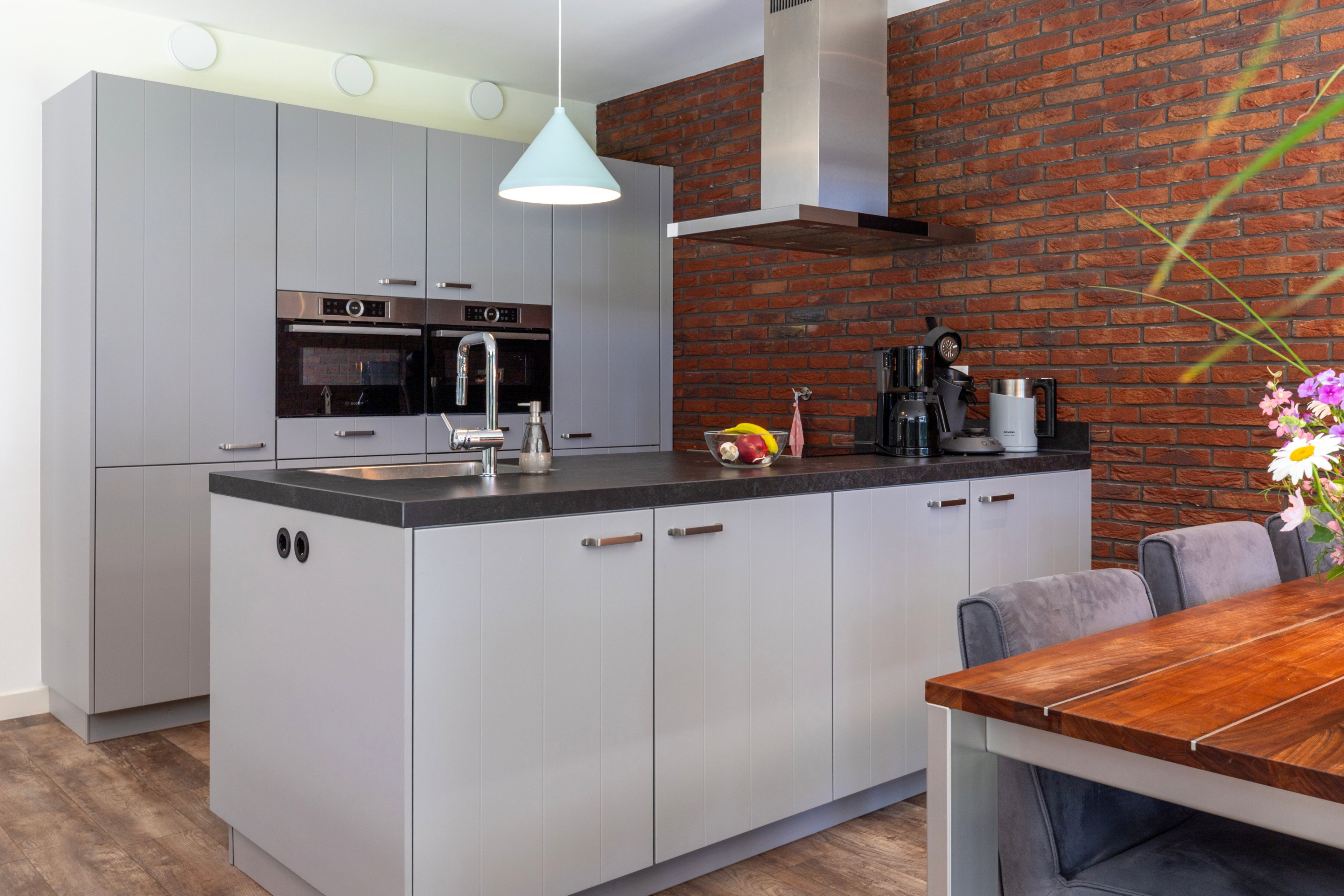 - image: 28