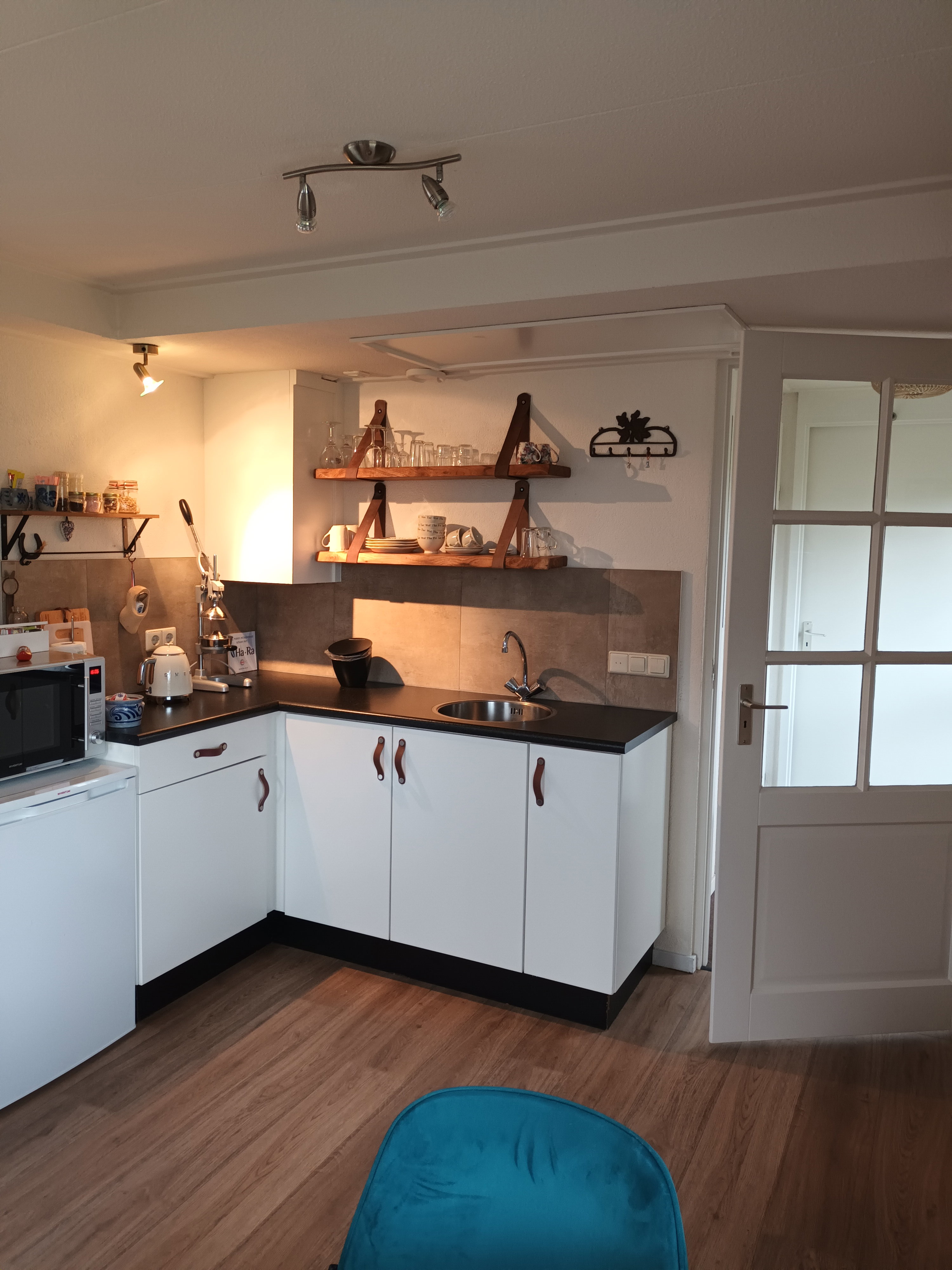 - image: 21