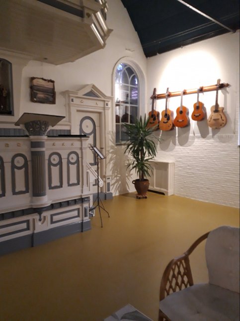 - image: 12