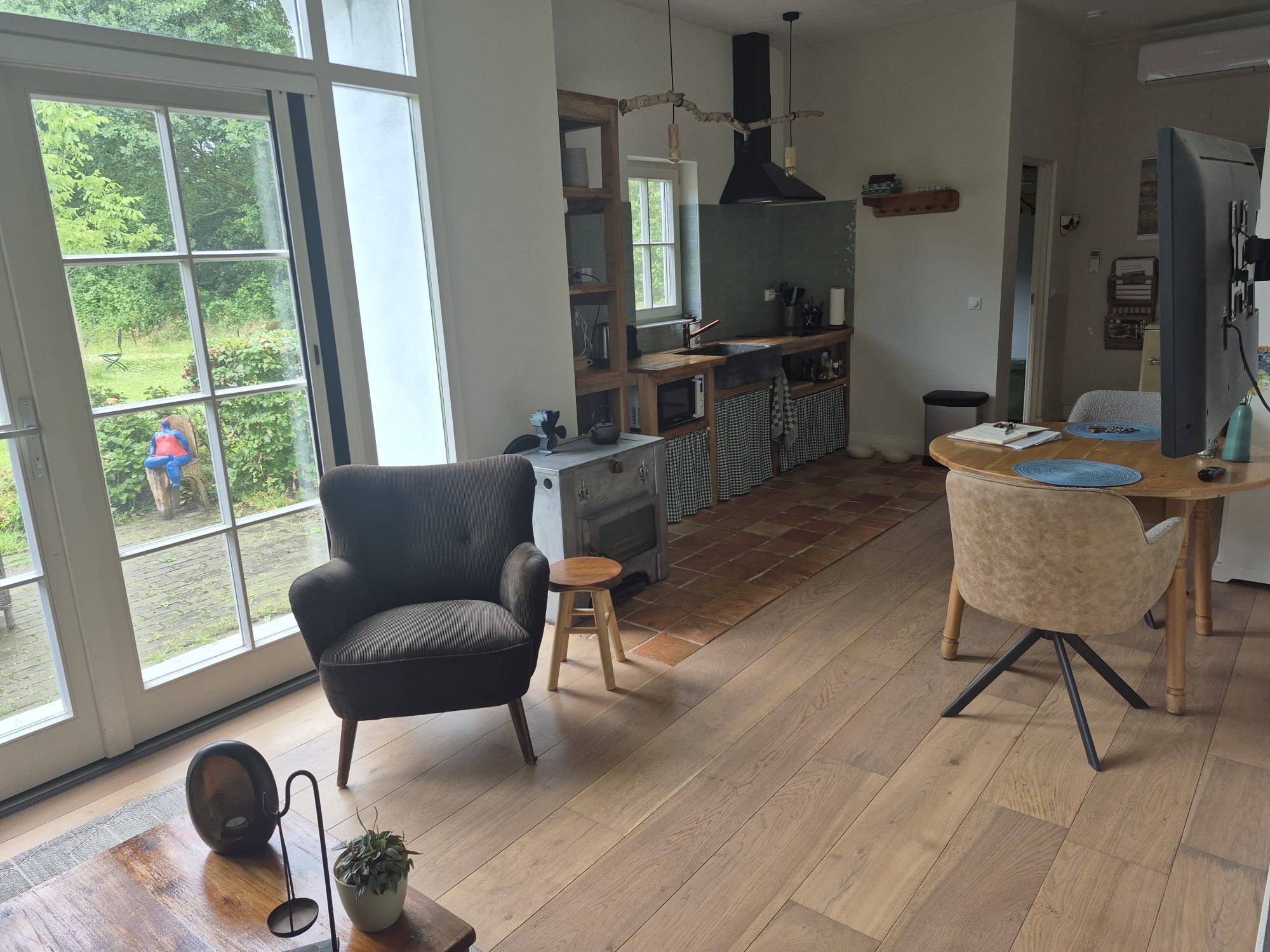 - image: 16