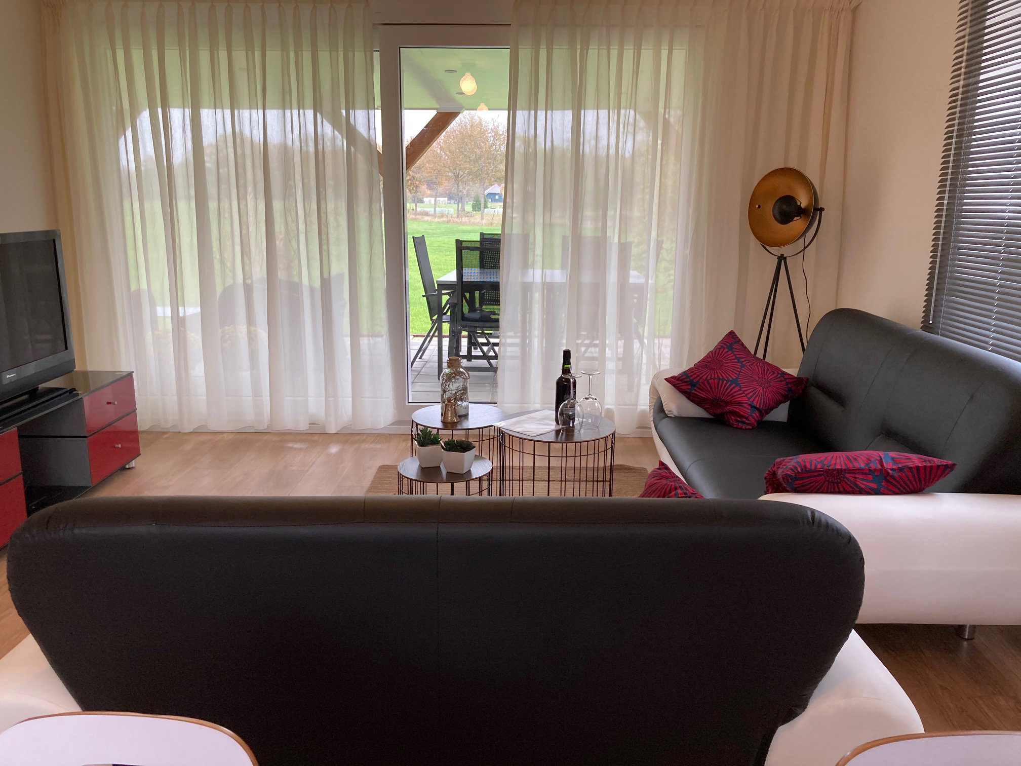 - image: 12