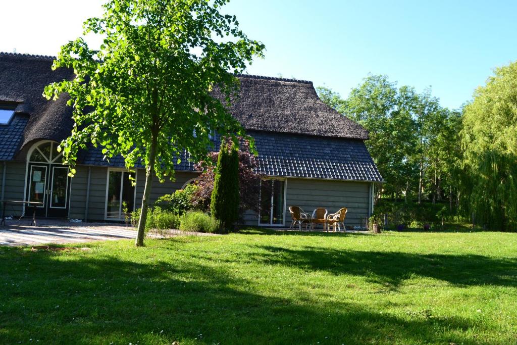 - image: 22
