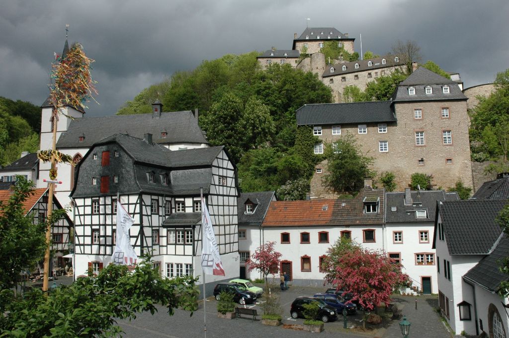 - image: 10