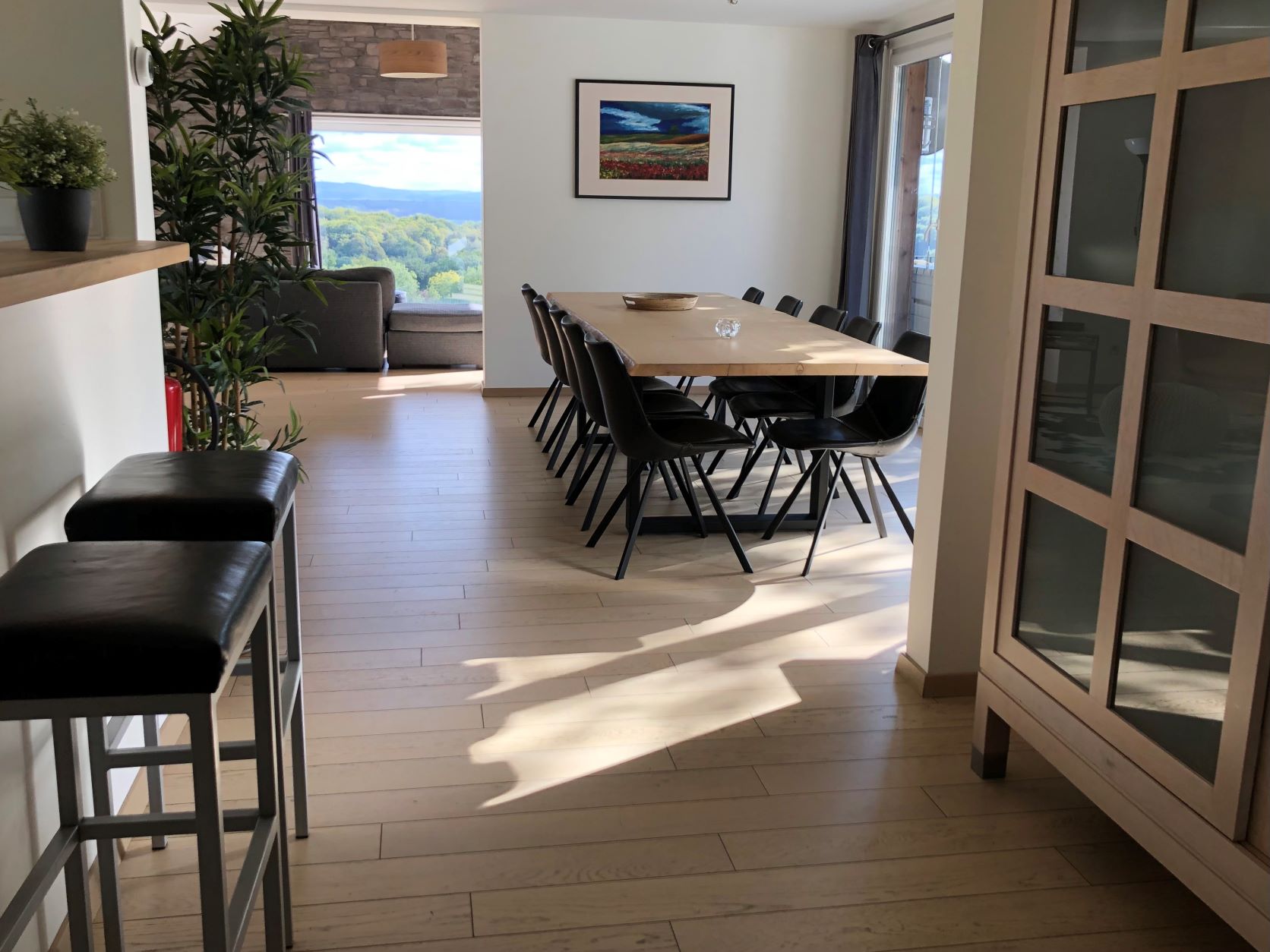 - image: 12