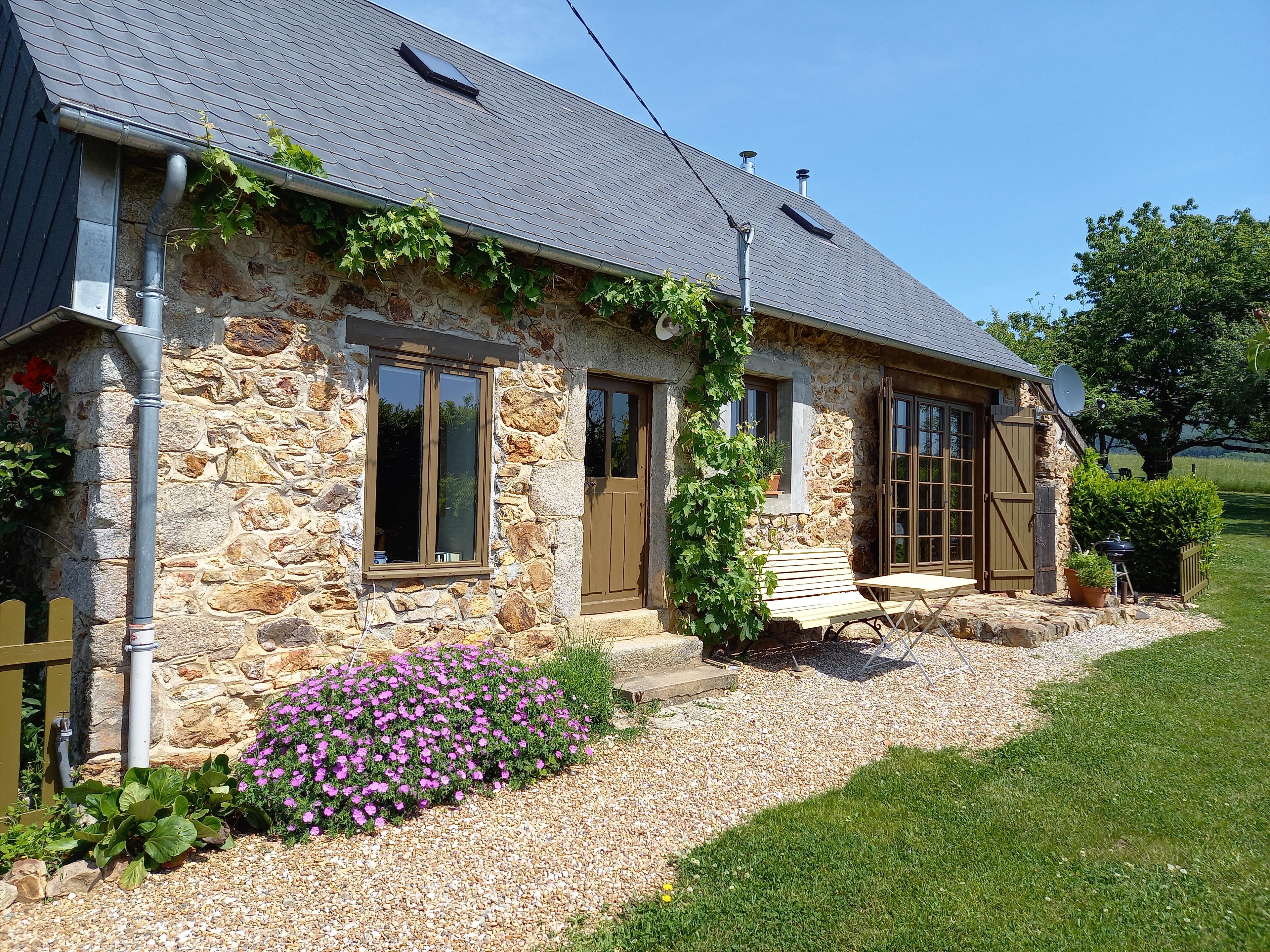 Nature house in Larochemillay